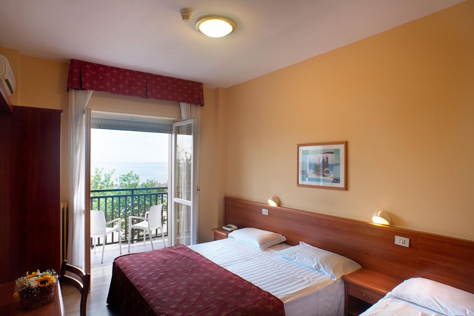 Hotel Regent Pescara Ngoại thất bức ảnh